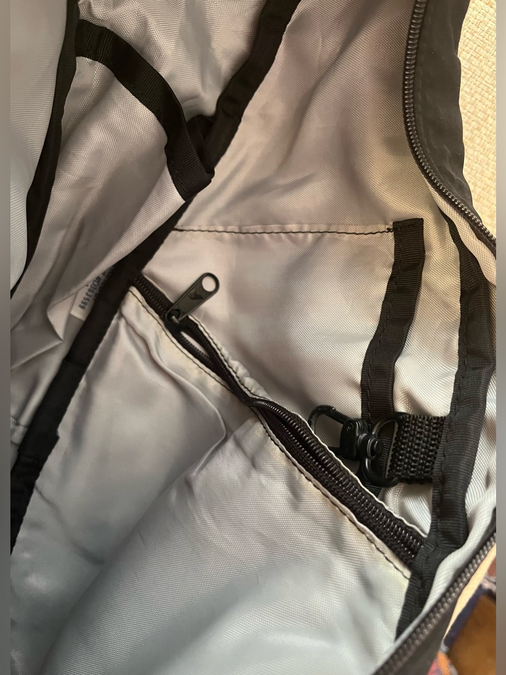 Ameribag Healthy Back Bag
Crossbody Sling
Black Nylon - Picture 3 of 7